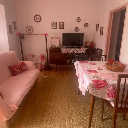 Casal Dos Carpinteiros - Carpenters Couple بيت للعطل